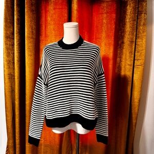 Forever 21 Contemporary Cropped Wool‎ Blend Sweater SZ SM